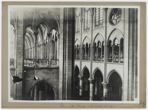 Vorschaubild Paris: Notre-Dame, Vierung. Abzug von beschädigter Fotoplatte